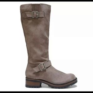 Looking for a pair of Kenneth Cole boots